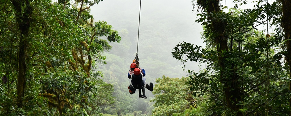 Tyrolienne - Monteverde Ponts suspendus Monteverde Costa Rica - activité familiale canopée"